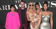 Ce a răspuns Khloe Kardashian celor care au acuzat-o că își ține prea mult în brațe fetița