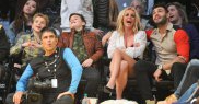 Britney Spears si baietii ei alaturi de iubitul ei