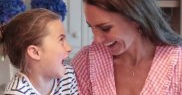Charlotte iubește să gătească alături de mama ei