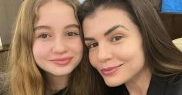 Locuiește în Statele Unite împreună cu mama ei, Monica Gabor
