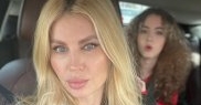 Andreea Bănică a avut o copilărie dificilă. Și-a pierdut ambii părinți în decurs de 2 ani