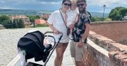 Îi place să-și ia copiii peste tot