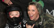Pink si fiul ei la Monster Energy Supercross VIP Event, în ianuarie 2020 