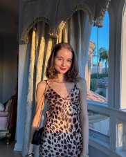 Irina Columbeanu a împlinit 18 ani. Deși locuiește de mulți ani cu mama ei în America, nu uită nici de tatăl ei în azil