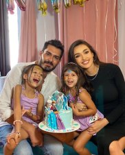 Fetițele Andreei Bălan cu George Burcea au început să pună întrebări despre divorț. Ella și Clara locuiesc cu mama lor și logodnicul ei