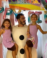 Fetițele Andreei Bălan cu George Burcea au început să pună întrebări despre divorț. Actorul are o relație de 5 ani cu Viviana Sposub
