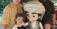Cine este și cu se ocupă Iulia, soția lui Cristian Popescu Piedone. Este și bunică: „Te iubesc așa cum Dumnezeu Preabunul a vrut să te iubesc! Pentru nepoțeii noștri, Iulia, frumoasa mea!”