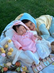 Faceți cunoștință cu micuța Miray, fetița lui Culiță Sterp. Familia Sterp a făcut ședință foto de Paște!