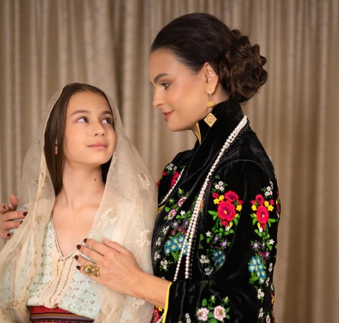 Anca Serea, imagini emoționante de familie cu ocazile zilei de 1 decembrie. Vedeta are 6 copii