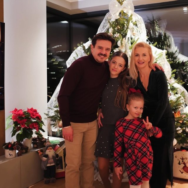 Catinca, fiica Elwirei și a lui Mihai Petre a împlinit 13 ani. Mai are o surioară pe nume Ariana