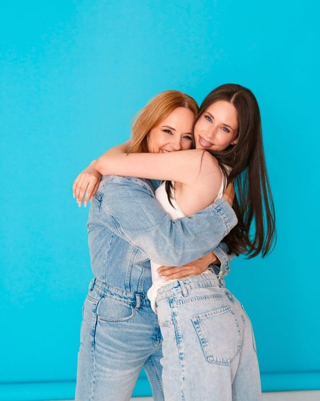 Violeta, fiica Andreei Marin a împlinit 18 ani. Majoratul a coincis cu împlinirea a 2 ani de relație cu iubitul ei, George