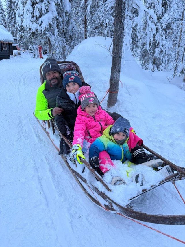 Andreea Ibacka și Cabral, vacanță superbă cu copiii în țara lui Moș Crăciun. Cei patru au trăit o adevărată aventură