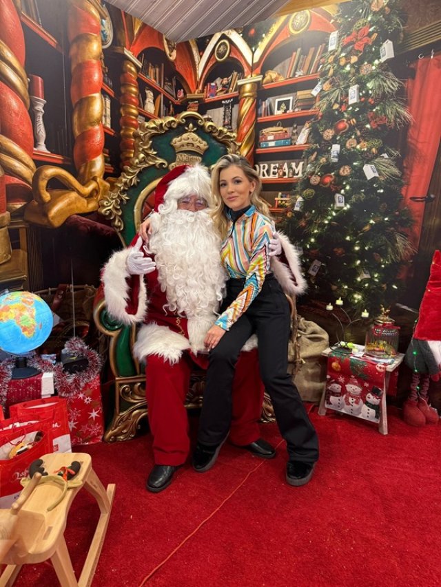 Andreea Ibacka și Cabral, vacanță superbă cu copiii în țara lui Moș Crăciun. Copiii au fost în culmea fericirii