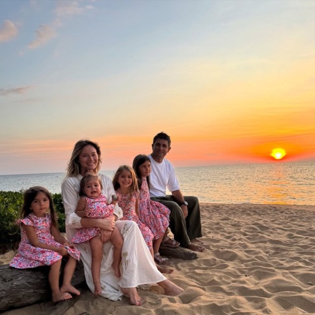 Laura Cosoi este însărcinată cu al cincilea copil. Vedeta mai are 4 fetițe