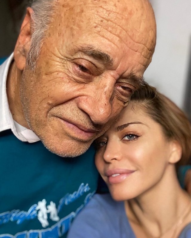 Imaginile durerii! Loredana Groza, distrusă de durere la înmormântarea tatălui ei. Vasile Groza a murit la 88 de ani