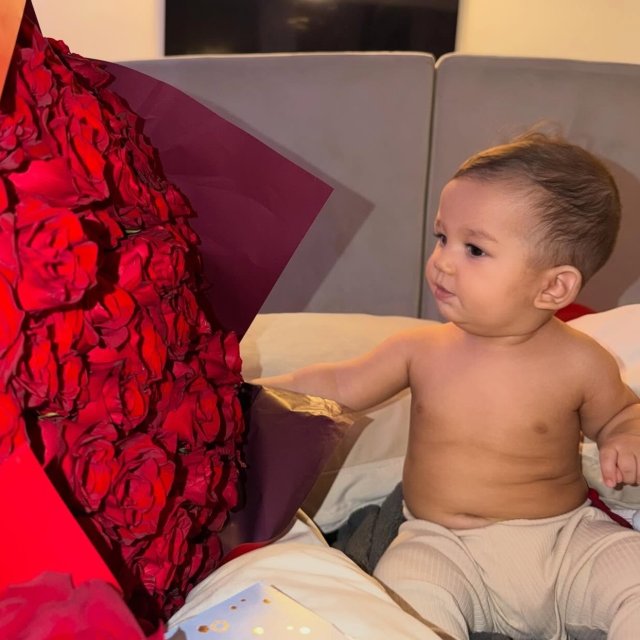 Imaginea care a topit internetul. Băiețelul lui Jador a împlinit 7 luni de curând