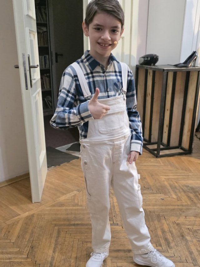Ce mare și frumos a crescut Rareș Prisăcariu, copilașul-minune de la „Românii au talent”. Admirația pentru Eminescu a crescut, este invitat în emisiuni