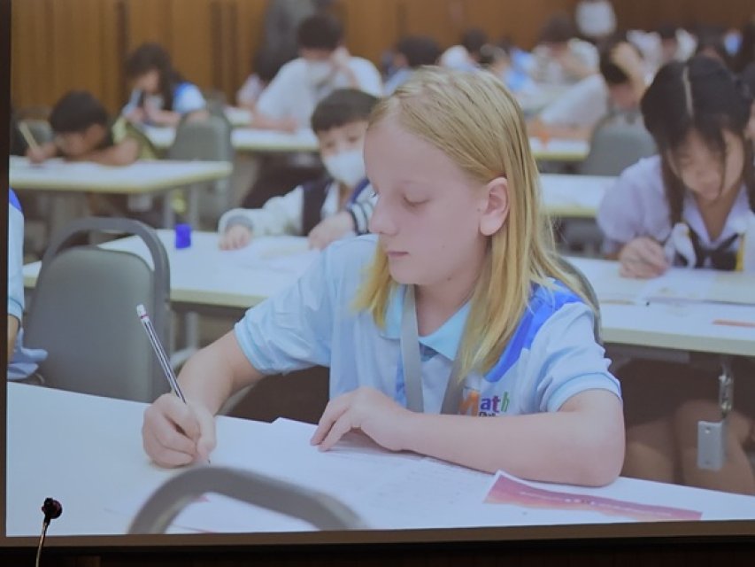 Eduard este un geniu matematician la doar 10 ani.