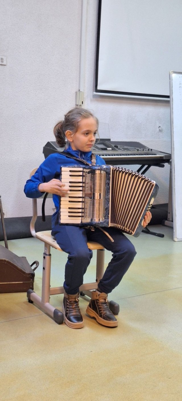 David Dumitrescu, un elev de numai 12 ani l-a redus la tăcere pe marele Florin Piersic. Elevul are numeroase premii în palmares.