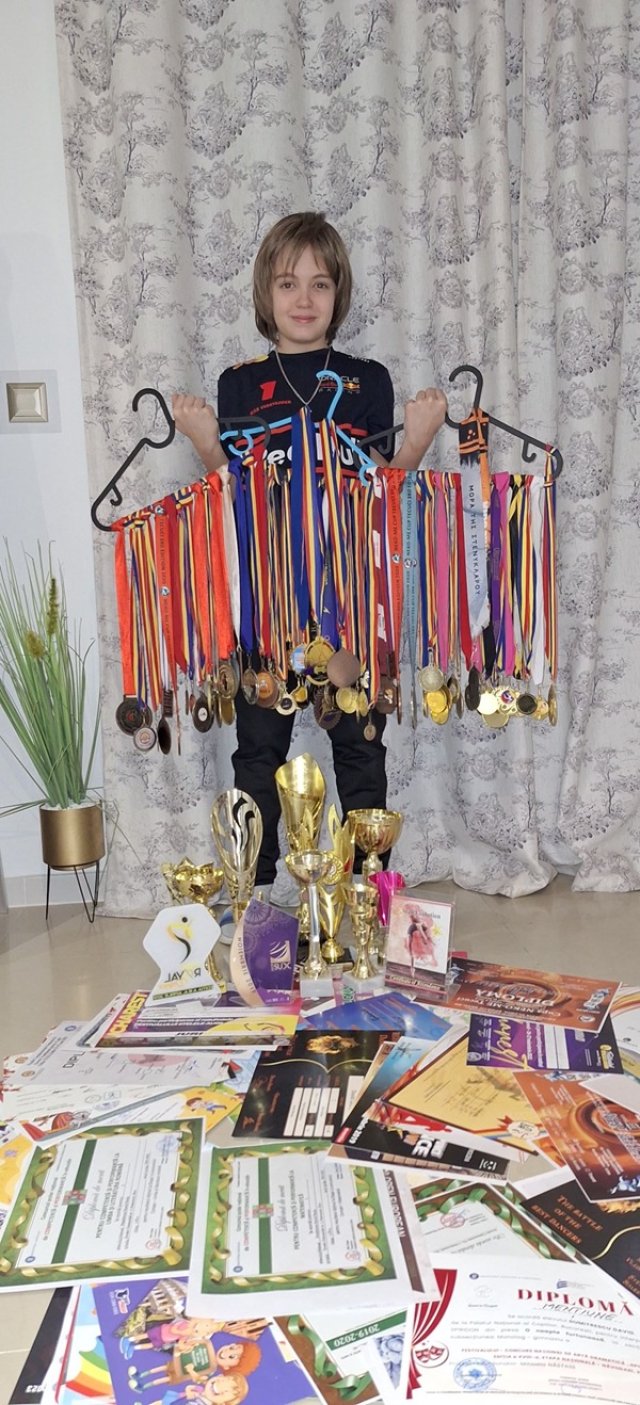 David Dumitrescu, un elev de numai 12 ani l-a redus la tăcere pe marele Florin Piersic. Este elev la Colegiul de Muzică George Enescu.