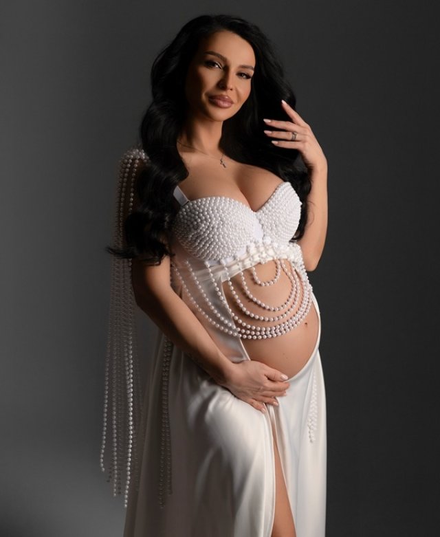 Francisca și Tj Miles au devenit părinți pentru prima dată. Cei doi au postat primele imagini cu fetița lor.