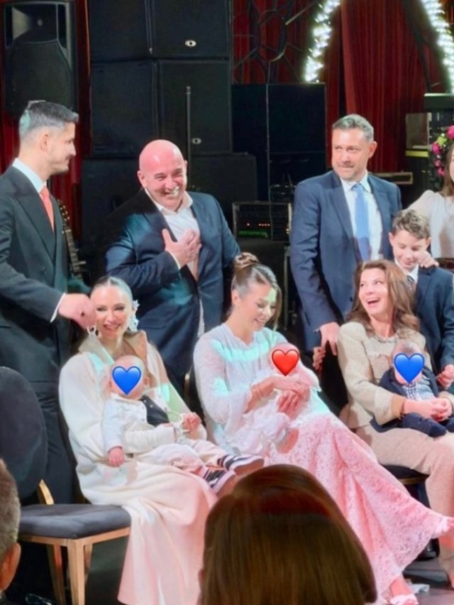 Roxana Nemeș și-a creștinat gemenii. Copiii au nași cunoscuți.