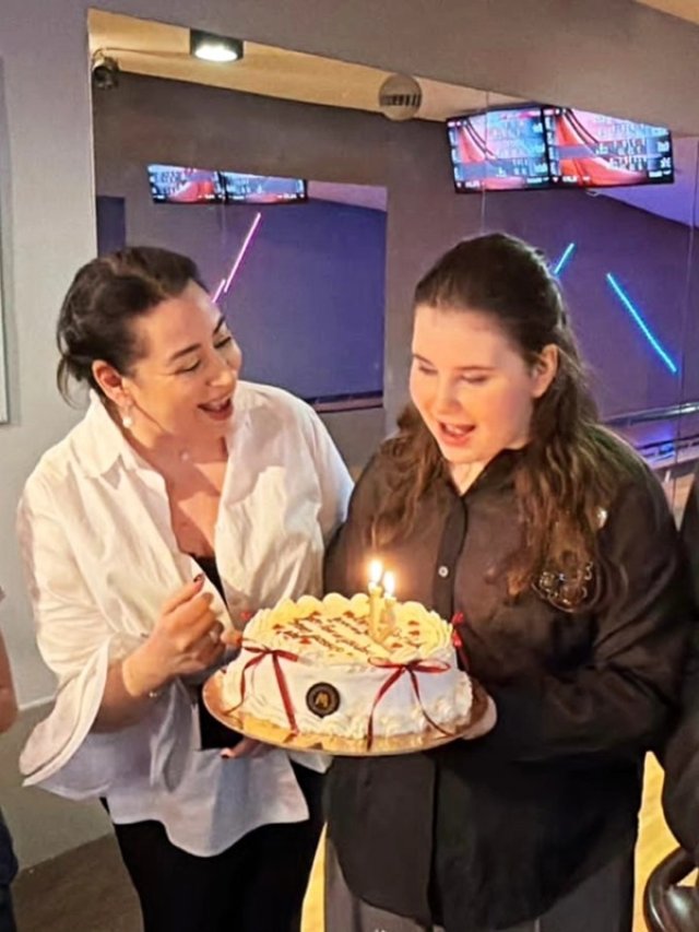 Fiica Oanei Roman a împlinit 12 ani.