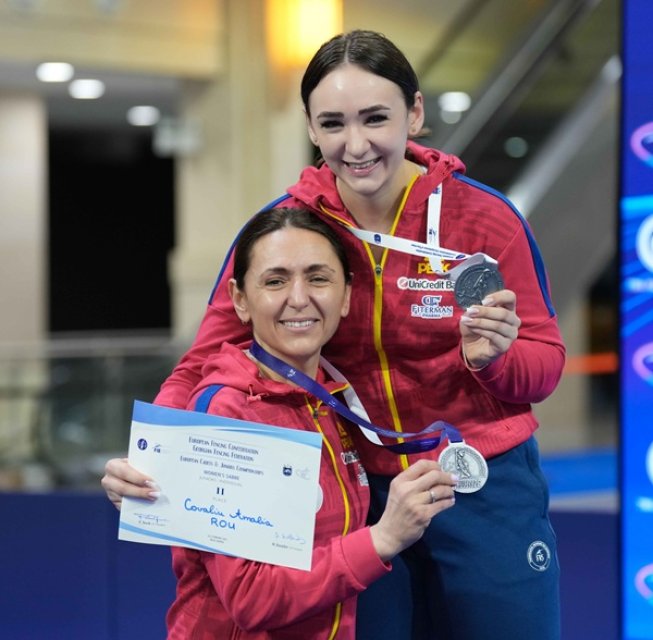 Amalia Covaliu este tânăra de 17 care a adus acasă medalia de argint