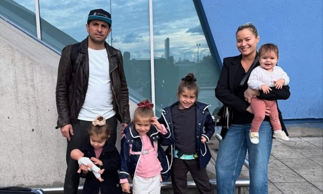 Laura Cosoi a aflat sexul bebelușului. Actrița mai are 4 fetițe pe nume Rita, Lara, Vera și Aida.