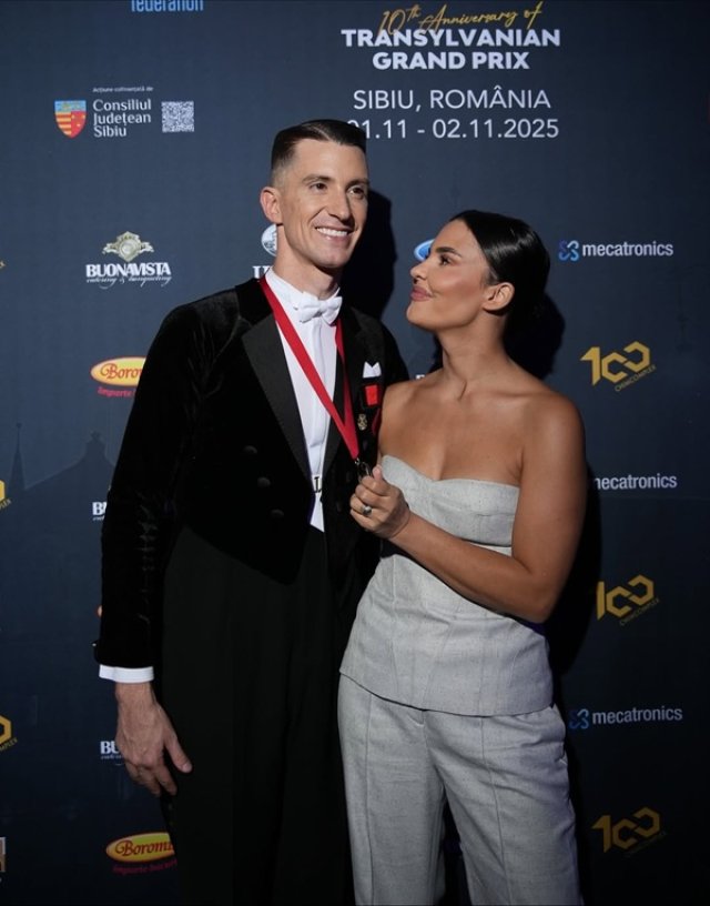Andreea Popescu și Rareș Cojoc divorțează. Cei doi au împreună trei copii.