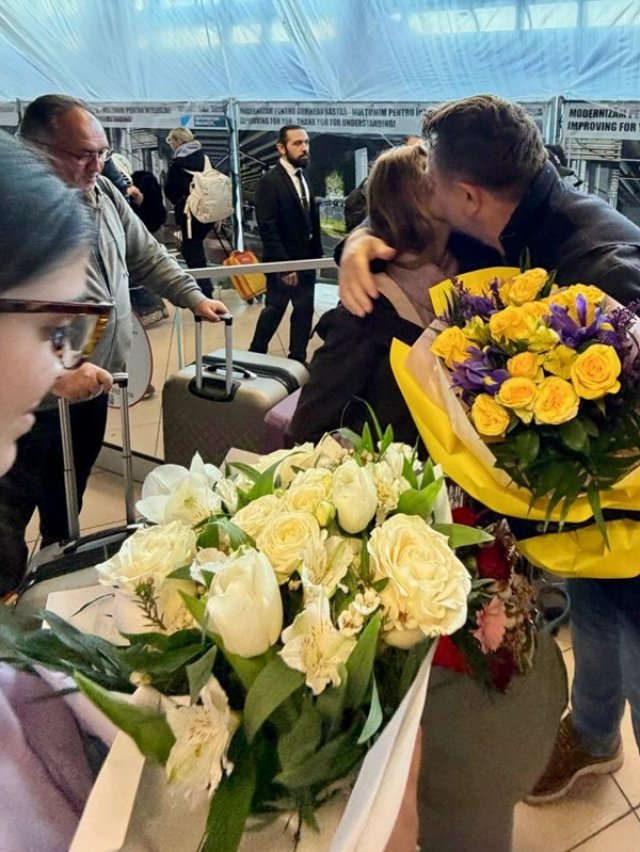 Soția și copiii lui Horia Brenciu s-au întors în România. Revederea a fost emoționantă.