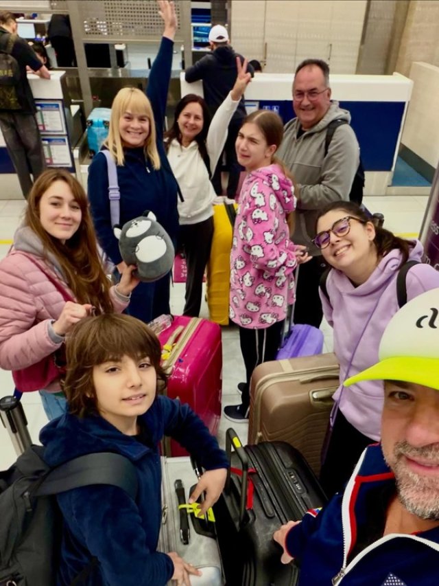 Soția și copiii lui Horia Brenciu s-au întors în România. Alice Dumitrescu și-a strâns din nou soțul în brațe.