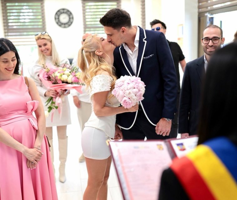 Andreea Bălan și Victor Cornea s-au căsătorit în mare secret. Primele imagini de la cununia lor