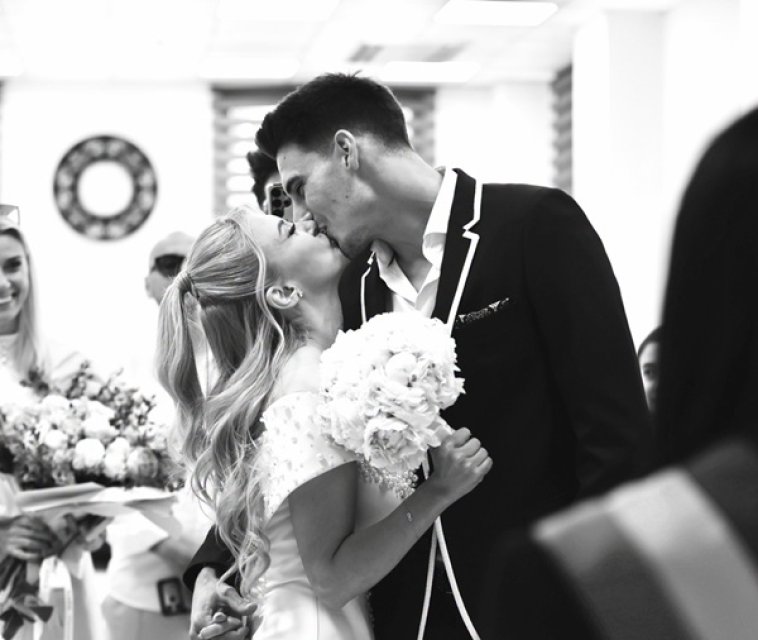 Andreea Bălan și Victor Cornea s-au căsătorit în mare secret recent.