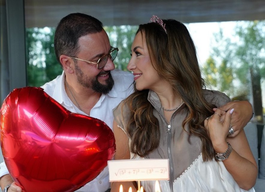 Andra și Cătălin Măruță și-au reînnoit jurămintele după 18 ani de căsnicie. Evenimentul a avut loc chiar în ziua în care Andra a împlinit 40 de ani 