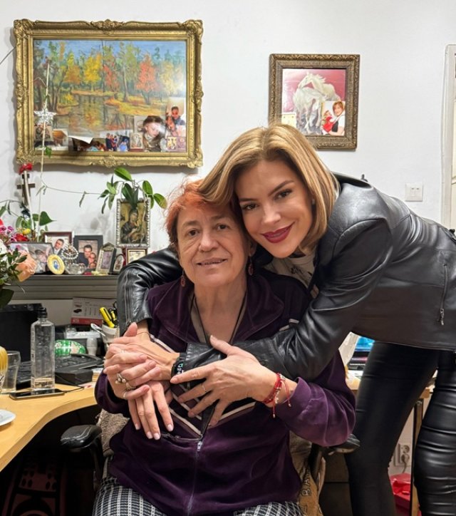 Roxana Ciuhulescu, îngenuncheată de durere!