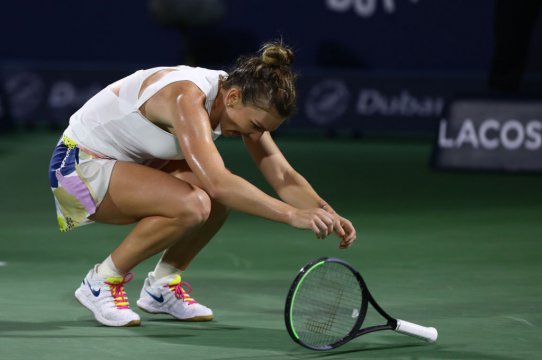 Simona Halep după un match point in finala de la Dubai - 2020