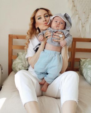 Alina Tănasă și fiul ei 