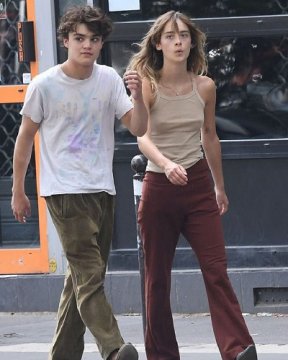 Jack Depp a fost surprins la o plimbare alături de iubita sa, Camille Jansen