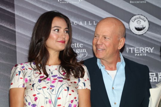 9.	Bruce Willis și Emma Heming