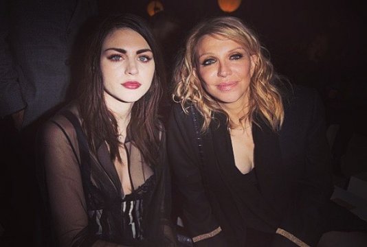 Frances Bean a povestit și despre relația pe care o are cu mama sa