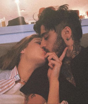 La începutul acestei luni, Gigi Hadid a dezvăluit o fotografie cu ea şi cu Zayn Malik, aceasta fiind prima de când au confirmat că vor deveni părinţi