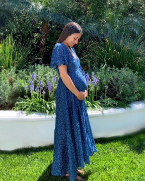 Vedeta a anunţat că aşteaptă un copil în luna aprilie