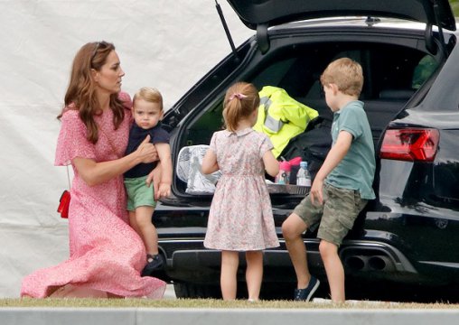 Kate Middleton a vorbit adesea despre activităţile favorite alături de cei trei copii