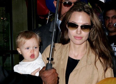 Este primul copil biologic al Angelinei Jolie şi al lui Brad Pitt