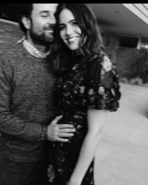 Mandy Moore a dezvăluit că aşteaptă un copil prin fotografii postate pe o reţea de socializare