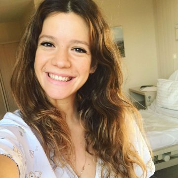 Vedeta a născut: „Băiețelul nostru e perfect sănătos și deja atât de curios”