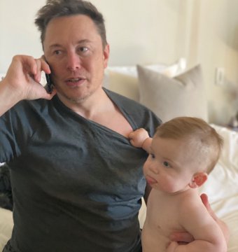 Chiar și X Æ A-XII, băiețelul lui Elon Musk, știe că telefonul este interzis. Iată ce imagine drăgălașă a publicat cel mai bogat om din lume