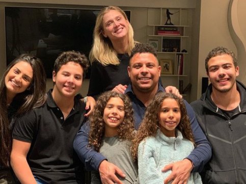Ronaldo mai are 4 copii cu 3 femei diferite