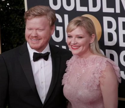 Formează un cuplu alături de actorul Jesse Plemons